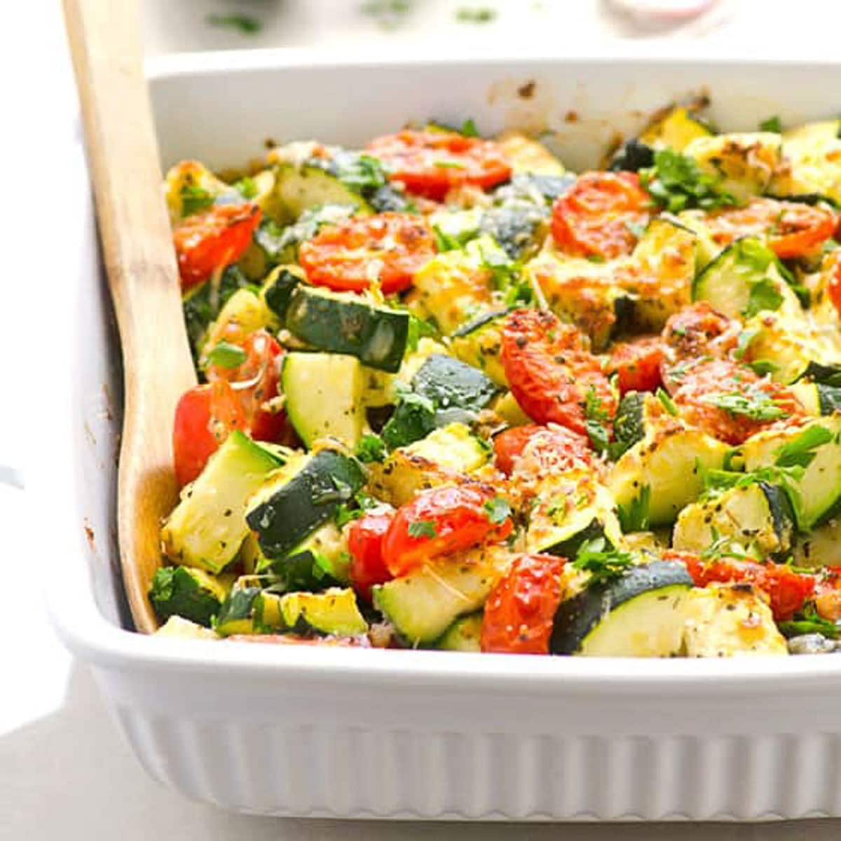 https://ifoodreal.com/wp-content/uploads/2014/08/FG-garlic-parmesan-zucchini-tomato-bake-recipe.jpg