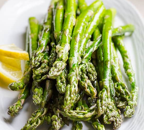 Easy Broiled Asparagus with Garlic