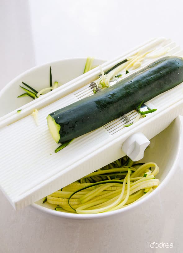 This Thai Julienne Peeler Is the Key to Stellar Papaya Salad, Zucchini  Noodles, and More