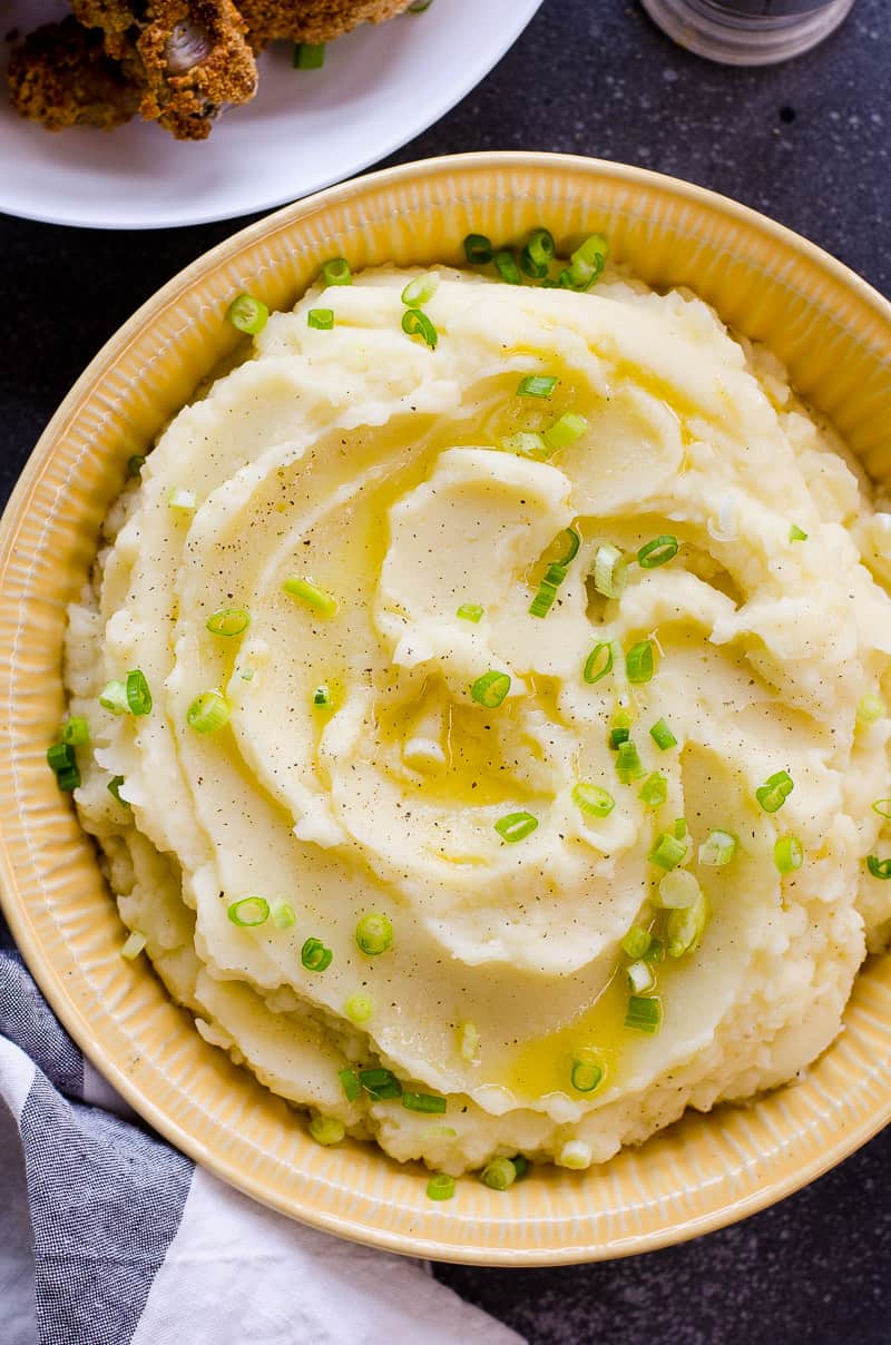 Mashed potatoes in a bowl.