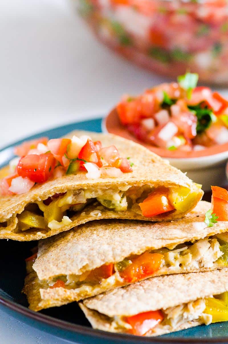 https://ifoodreal.com/wp-content/uploads/2019/08/Chicken-Quesadilla-12.jpg