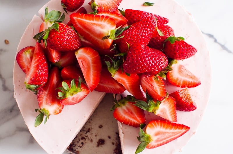 no bake strawberry cheesecake topped with fresh strawberries
