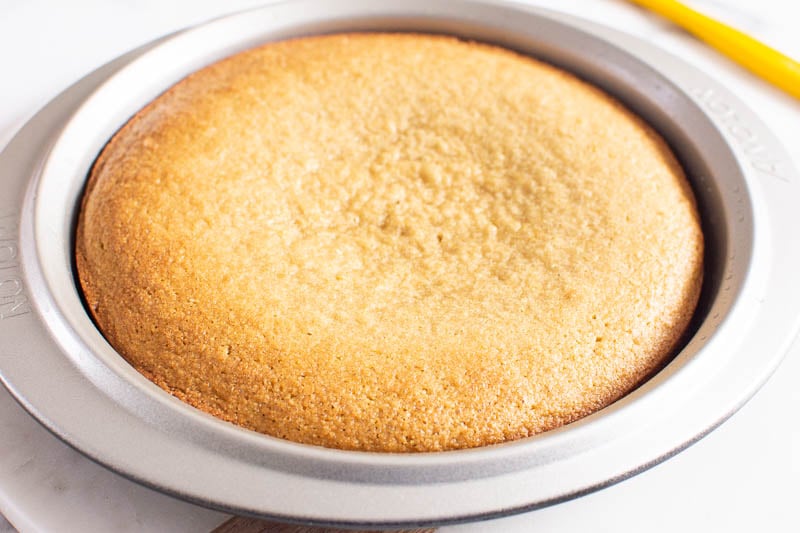 Almond Flour Cake {Easy Recipe}
