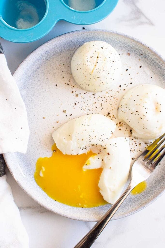instant pot poached eggs garnished with pepper