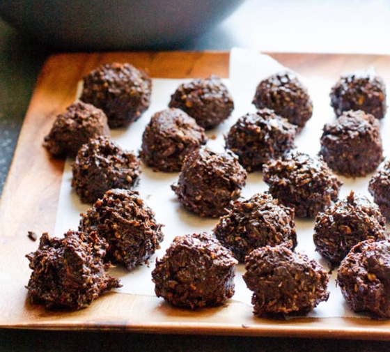 Healthy Chocolate Coconut Balls