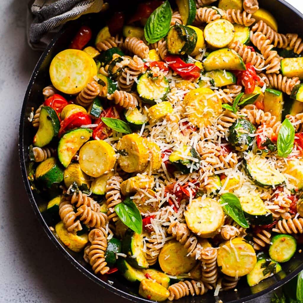 Pasta with Zucchini and Tomatoes (20 Minutes) - iFoodReal.com