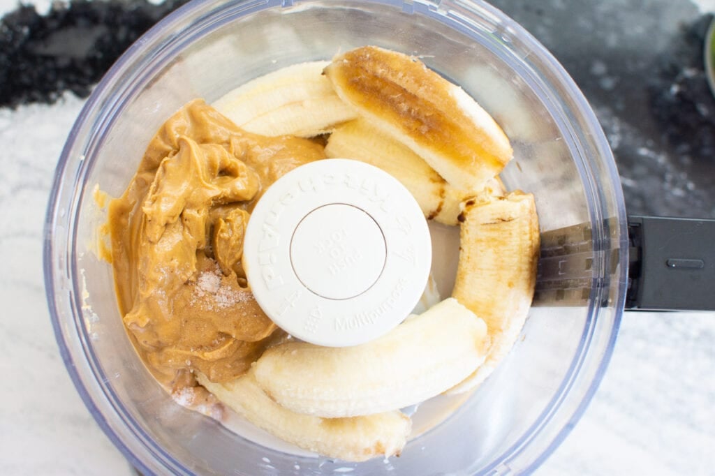 Bananas and peanut butter in food processor.
