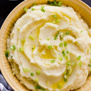 mashed potatoes in bowl with chives