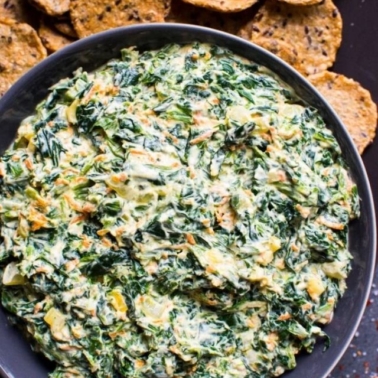 healthy spinach dip with crackers