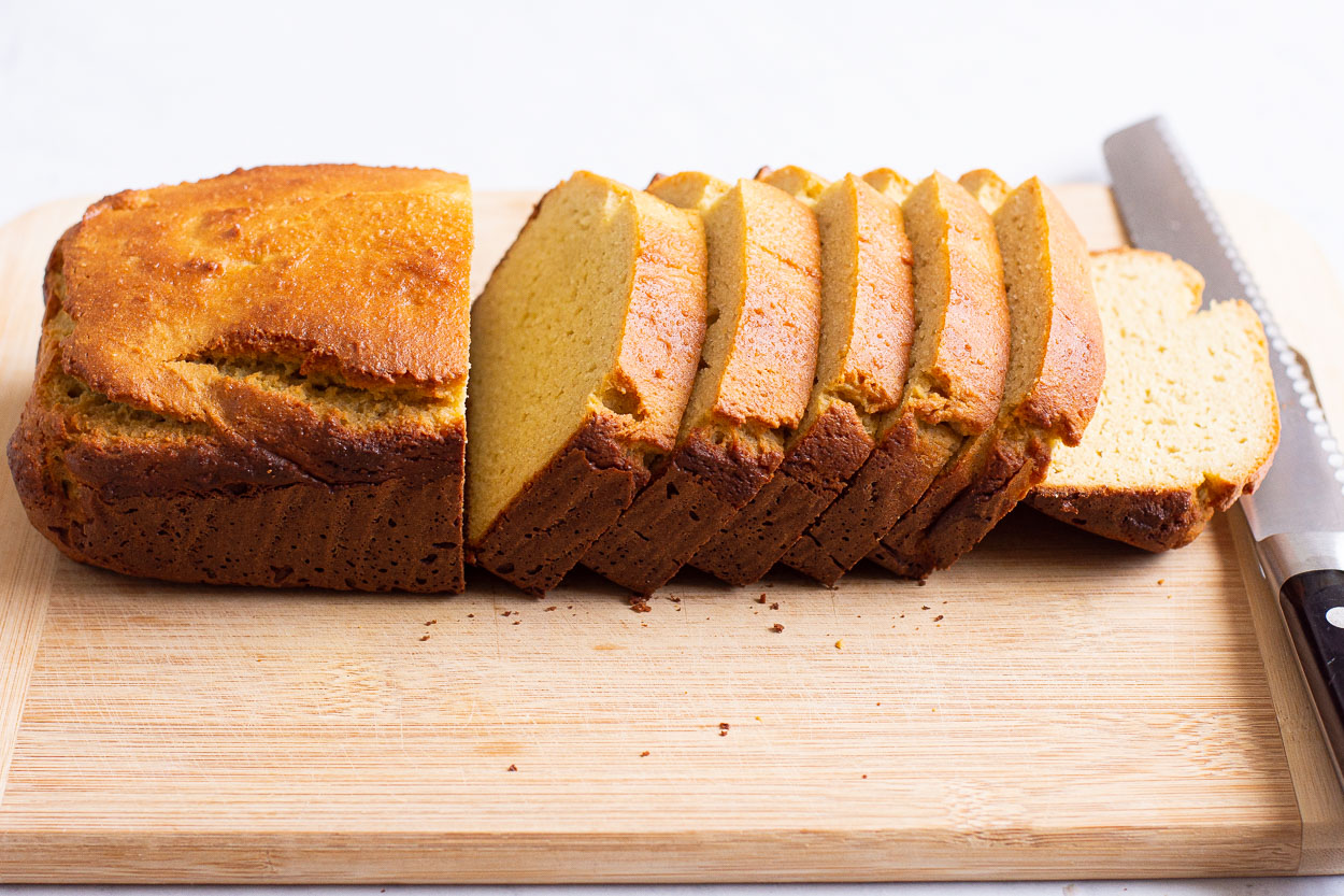 Sliced bread on cutting board.