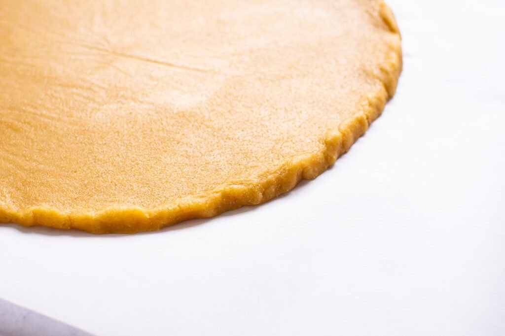Side view of pizza crust showing its thickness.