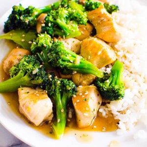 chicken and broccoli stir fry recipe with rice and a healthy sauce