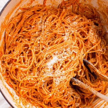 Easy spaghetti in a pot garnished with Parmesan cheese.