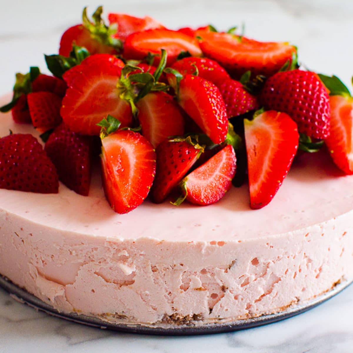 Healthy No Bake Strawberry Cheesecake (sweetened with maple syrup or honey) 