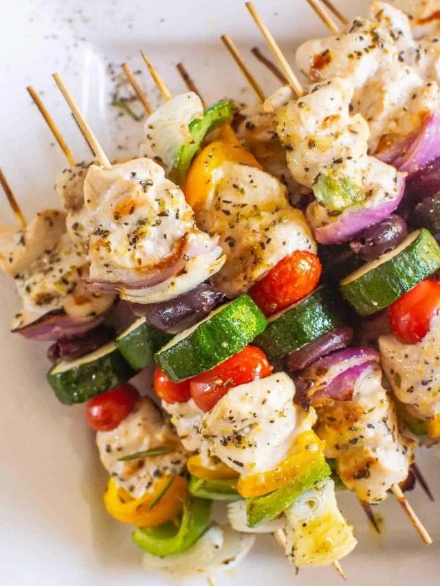 Greek Chicken Kabobs - iFOODreal.com