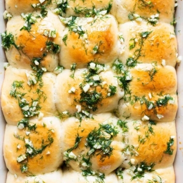 Pampushky (Ukrainian Garlic Bread)