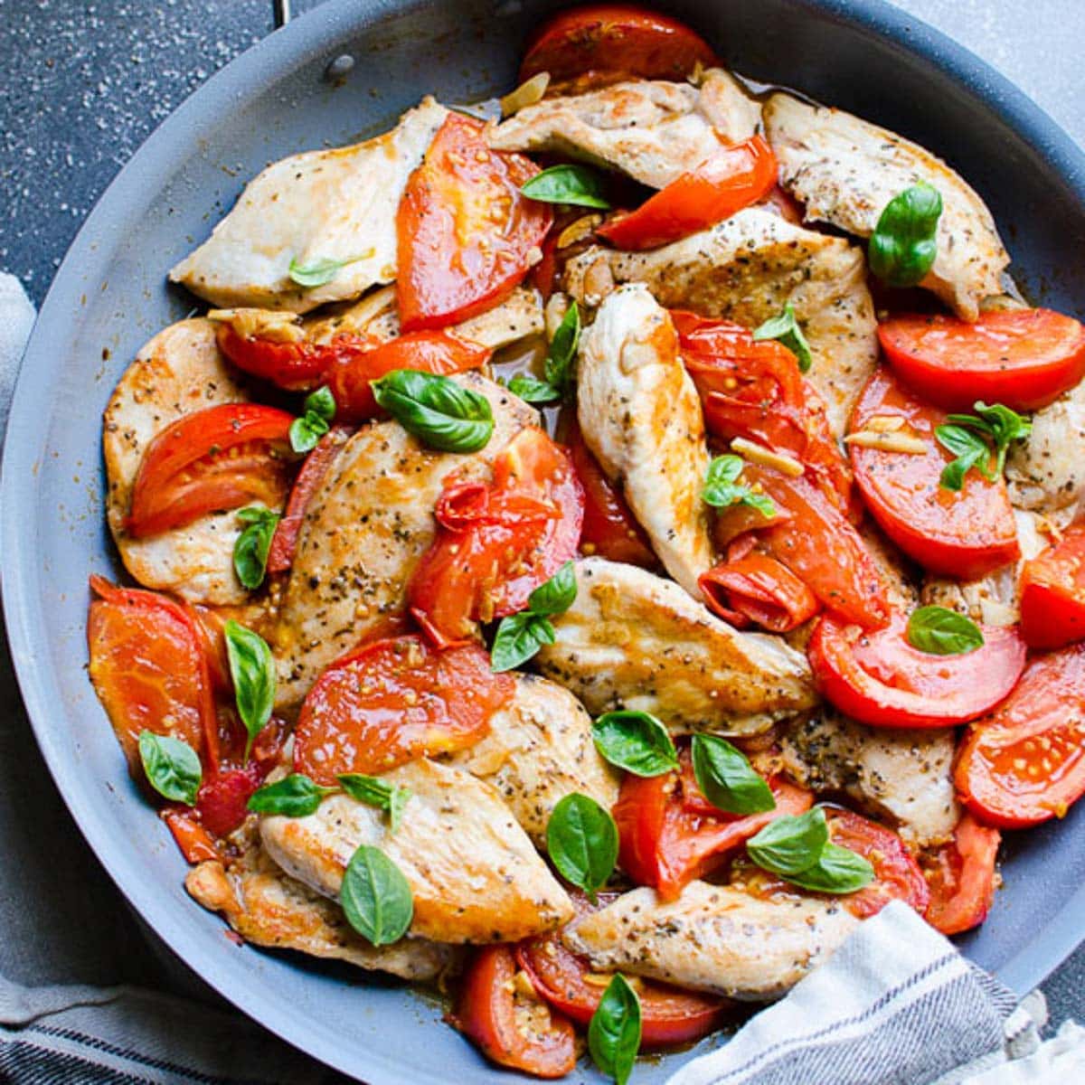 Chicken with Tomatoes and Garlic - iFoodReal.com
