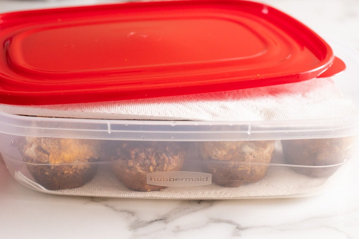 Banana Muffins & Rubbermaid Food Storage Containers