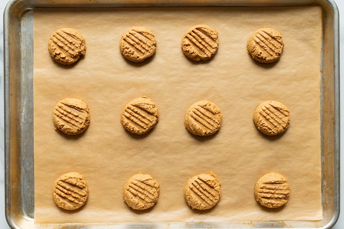 Baked cookies on a baking sheet.