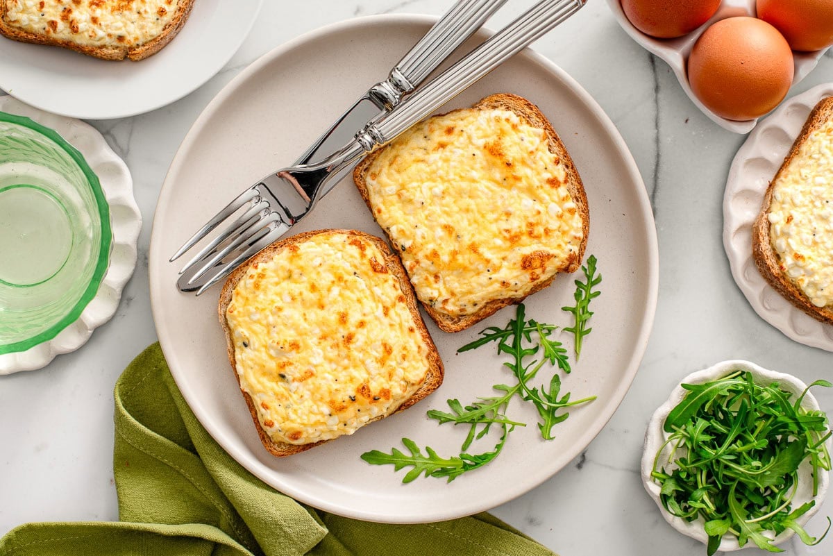 Cottage cheese toast served with arugula.